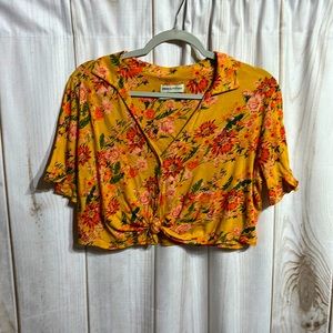 Urban Outfitters Cropped Yellow Hawaiian Print Top - Size Medium
